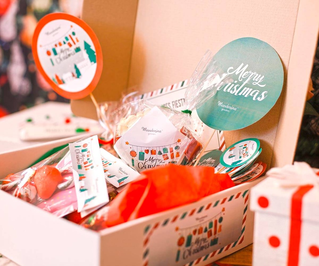 Mandarina Talleres en casa Artist XMAS Box (copia)